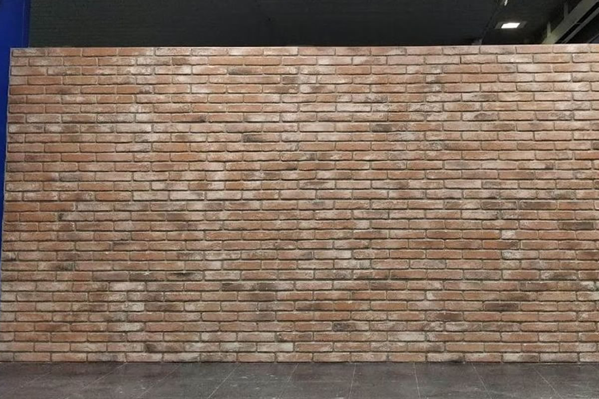 parete pubblicitaria realizzata con pannelli old america da atzani decorazioni