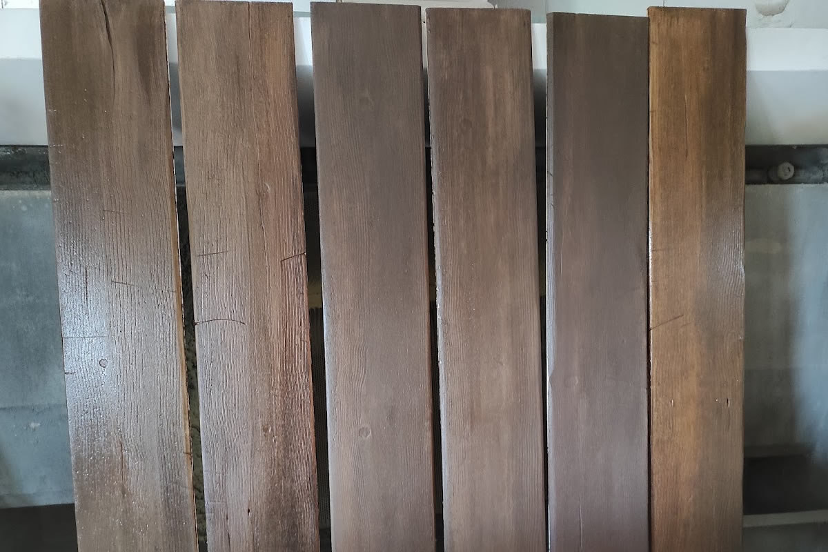 arzani decorazioni realizza finte assi di legno in polistirolo