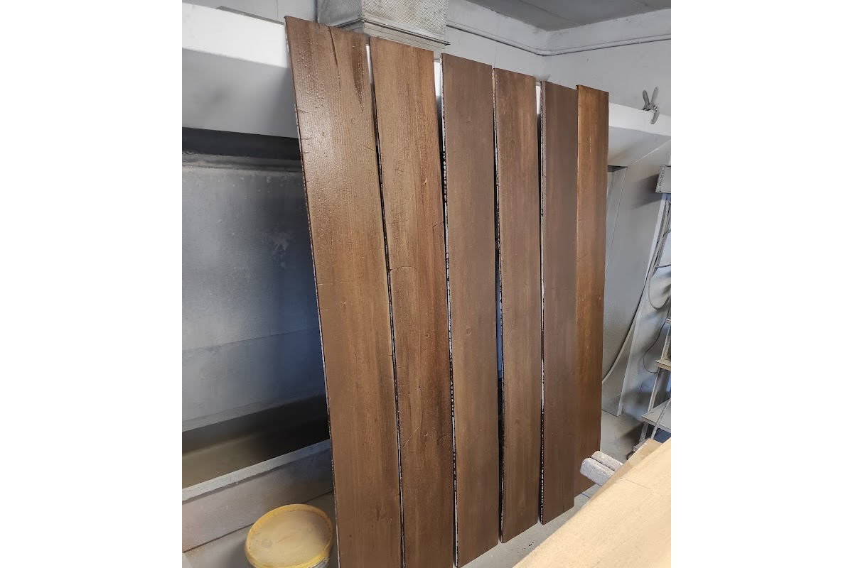 arzani decorazioni realizza finte assi di legno in polistirolo