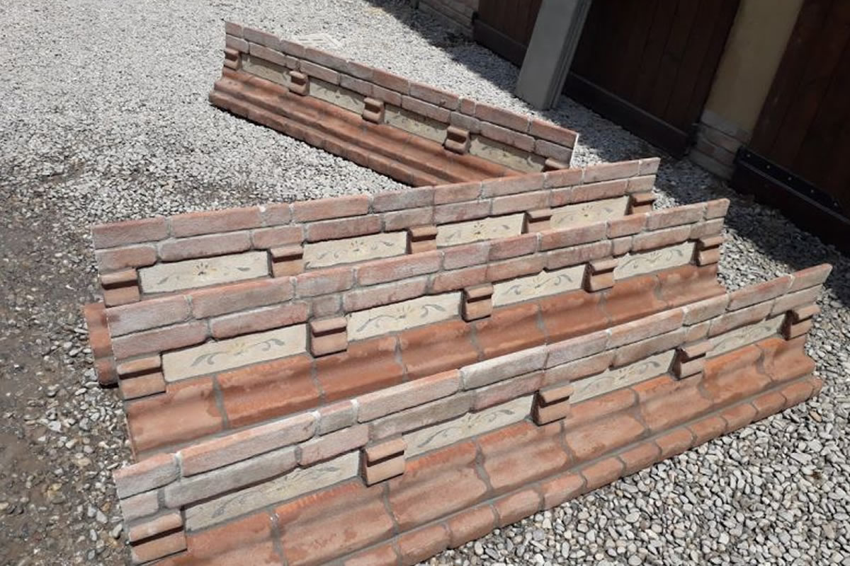 arzani decorazioni realizza cornicioni sottotetto in polistirolo ad effetto mattoni faccia vista in rilievo resistenti e duraturi