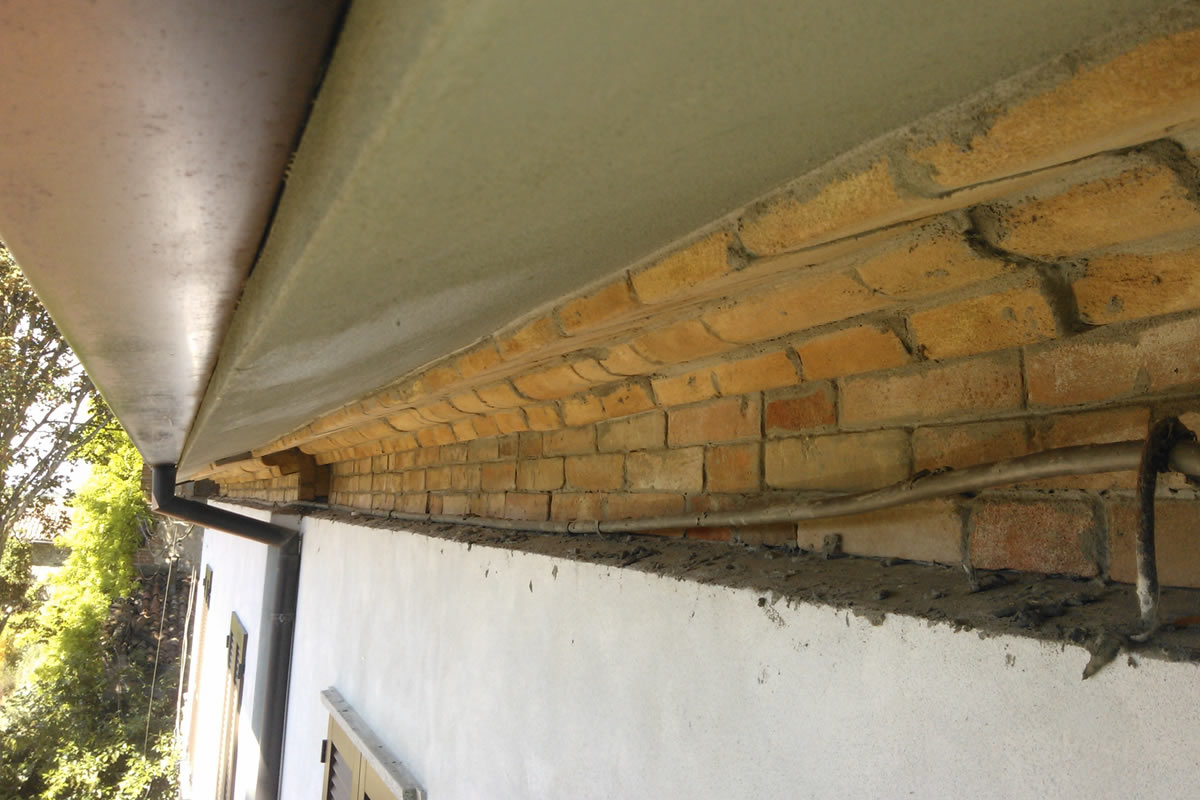 arzani decorazioni realizza cornicioni sottotetto in polistirolo ad effetto mattoni faccia vista in rilievo resistenti e duraturi