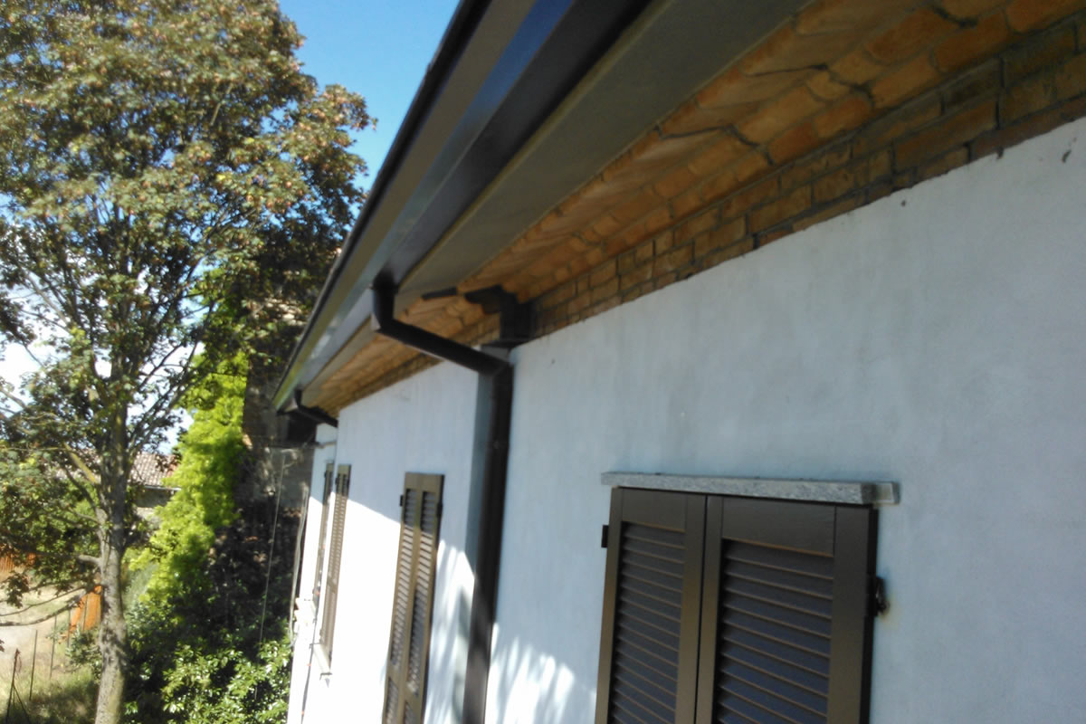 arzani decorazioni realizza cornicioni sottotetto in polistirolo ad effetto mattoni faccia vista in rilievo resistenti e duraturi